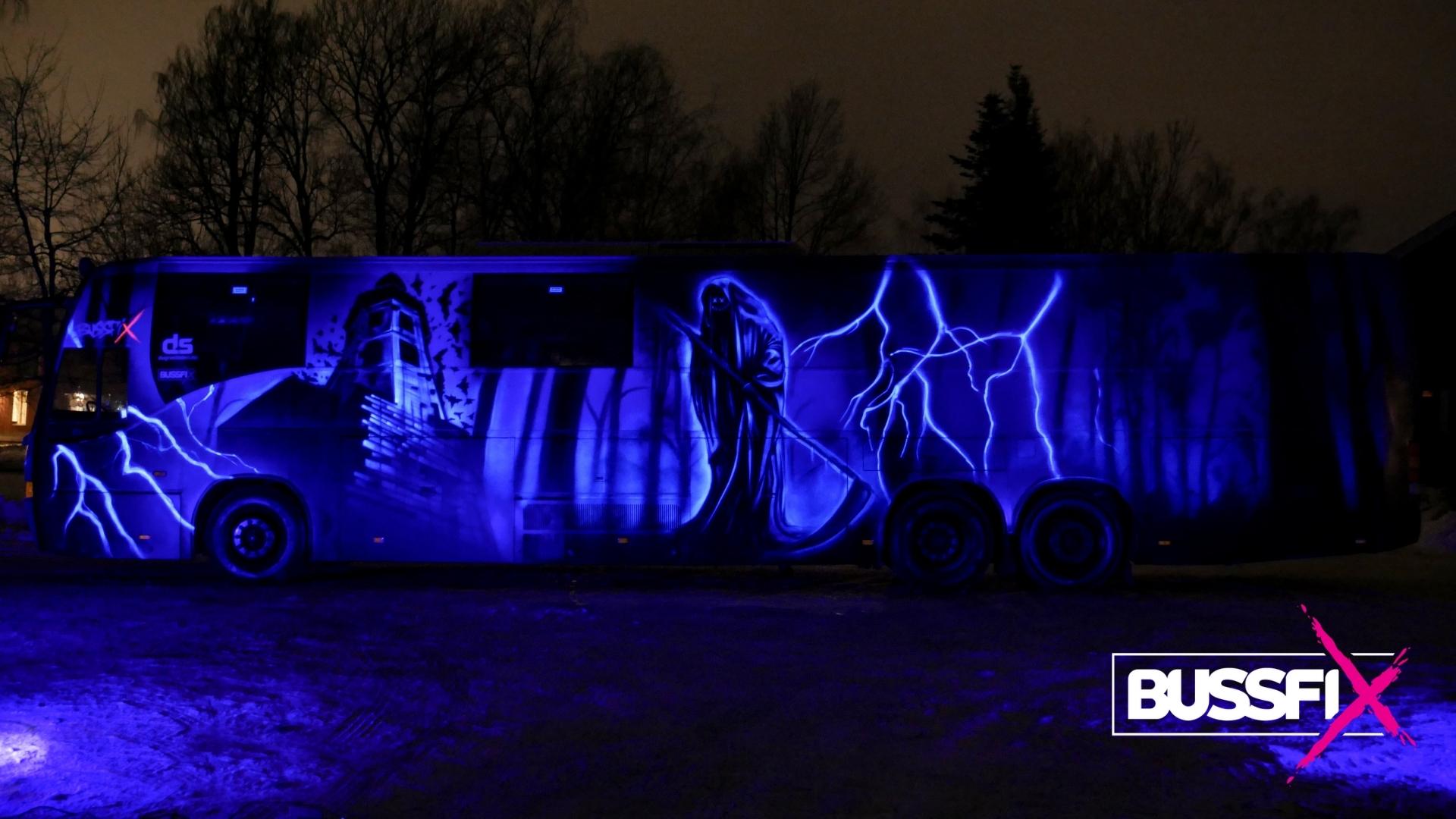 Graffiti UV russebuss